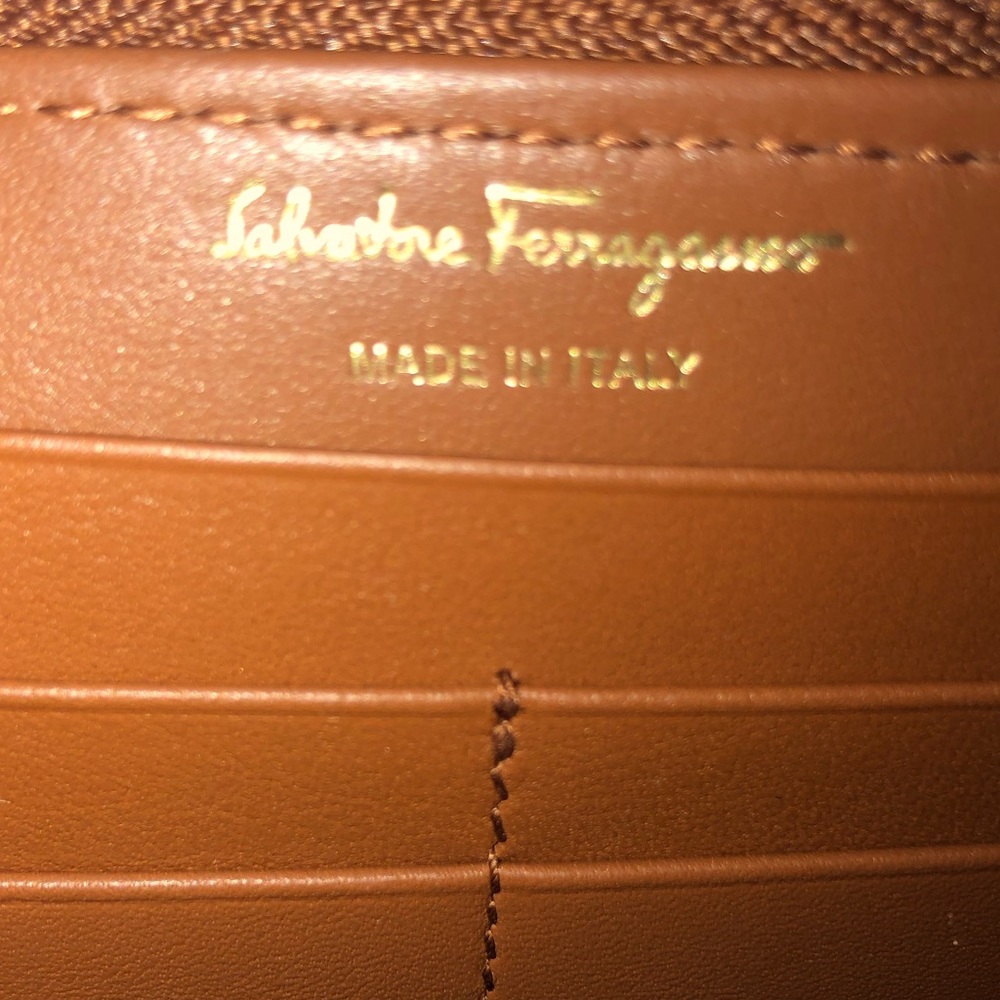 New Salvatore Ferragamo Giancini Wallet - Picture 7 of 10